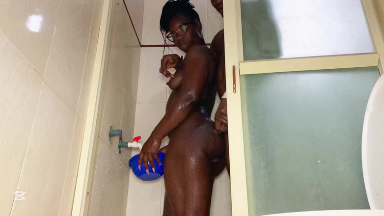 Nastyherrishome: Ngentot istri bosku saat dia lagi kerja, cewek nakal kulit...
