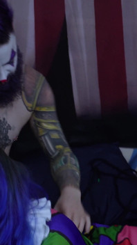Bts pagliaccio in abito bondage