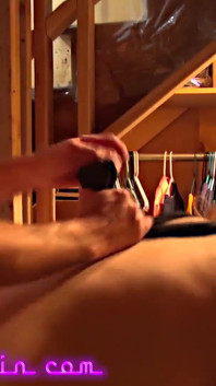 En forme pour être attachée - jeu de cul avec un creampie au fond de la chatte