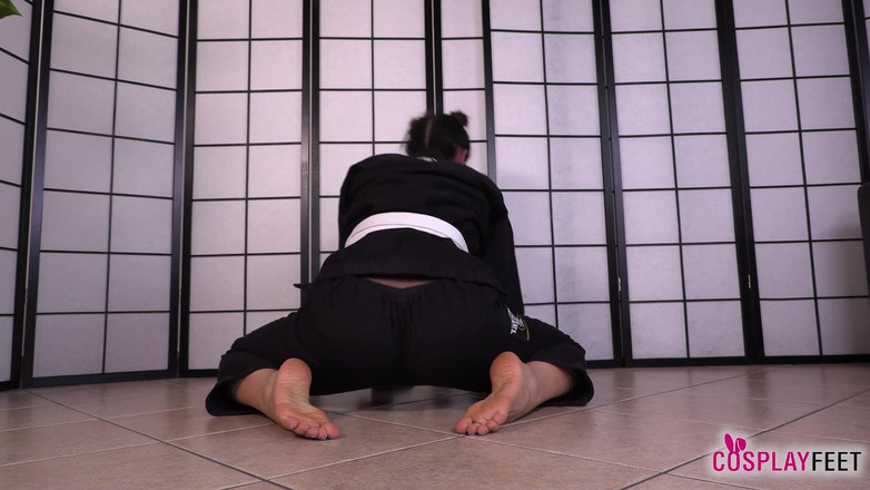Feet & Cosplay: 空手道教练bianca blance教你如何利用你的性感脚对你有利
