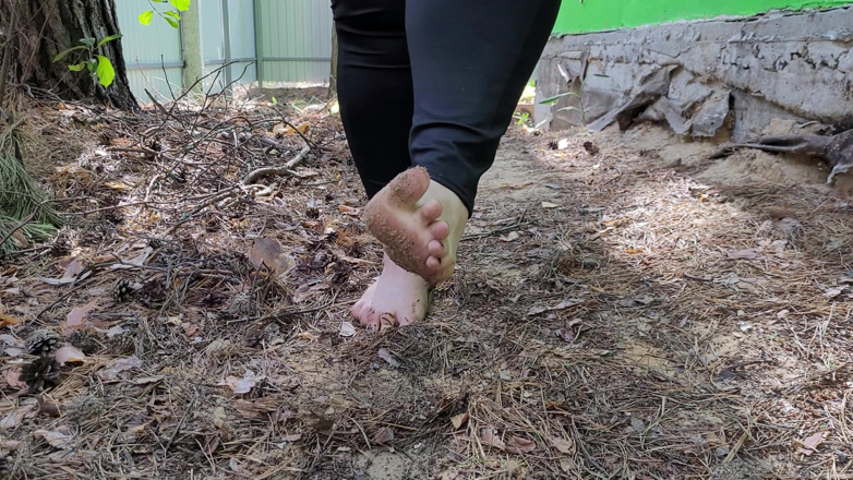 Peach Desert: Massage des pieds sales avec des cônes d'épinette