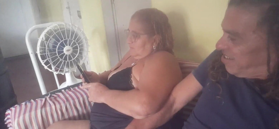 Tomsorte: Une femme s’amuse