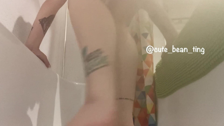 Alice Bean: Coño extendiendo pis