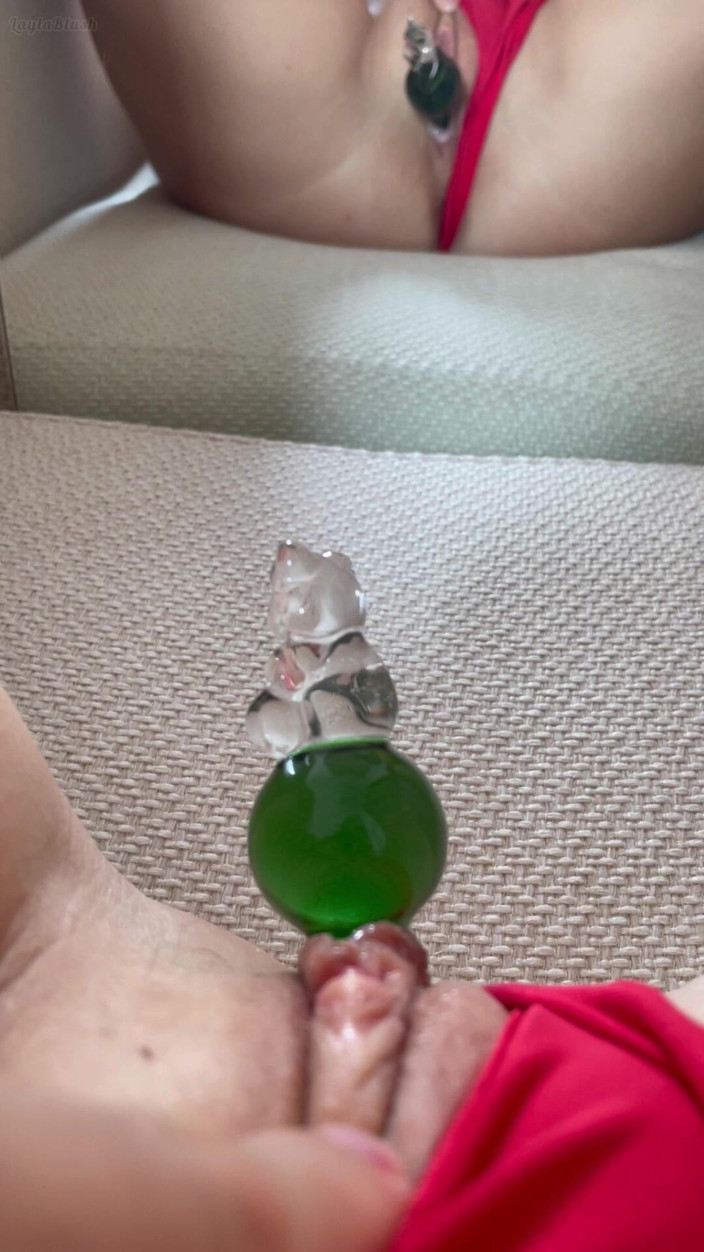 LaylaX: 그녀는 거울 근처에서 놀기 시작하고 오르가즘을 가질 때까지 멈추지 마십시오.
