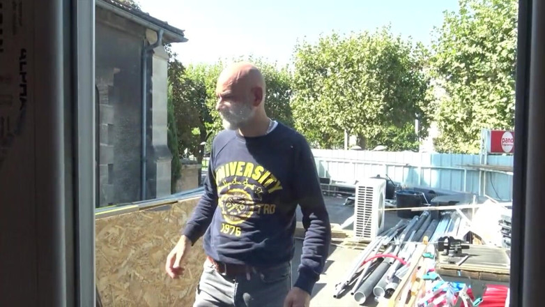 SEX WITH STRAIGHT BOY CURIOUS: Un jeune gay accepte de se faire éjaculer dessus par son...