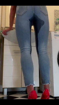High Heels and Play with Pee