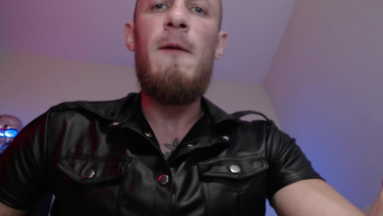 Hunky time: Leather Master, Saliva(spitting) and Biceps