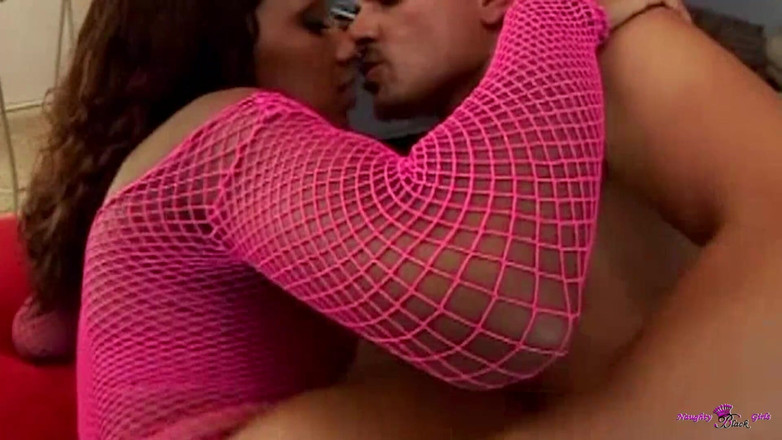 Naughty Black Girls: America Moore和michael stefano玩了一次可爱的性爱，他射在了她的屁股上