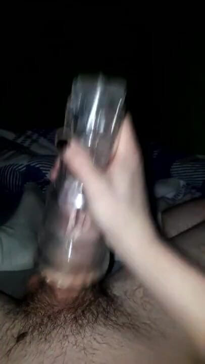 Gayboylucas: 一个同性恋朋友使用我的手电筒