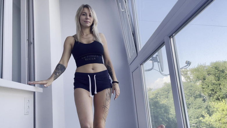 Vik1one: La beauté a vraiment manqué ma grosse bite, l'a doucement...