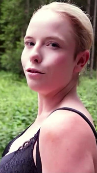 Tysk gatuslyna behöver sex och låt främling knulla henne utomhus utan kondom