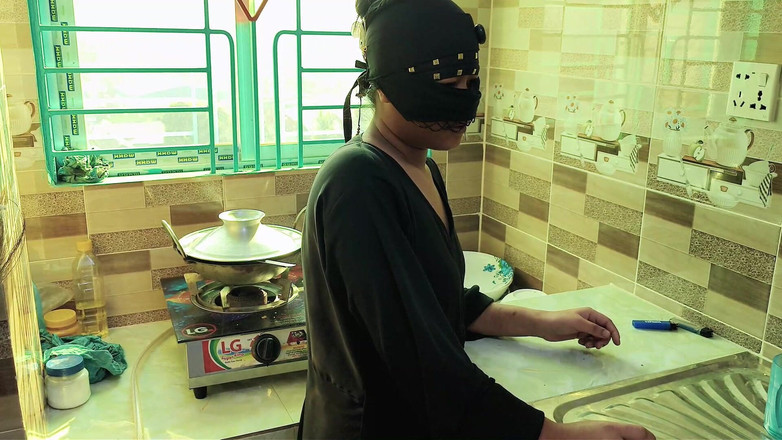 HottyKisku02: デシの継姉妹がキッチンでセックス バイラル XXX動画 バングラトーク