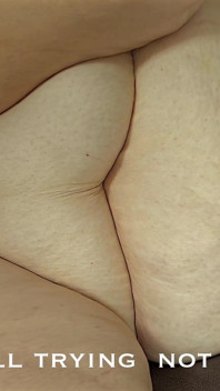 大屁股胖熟女ssbbw熟女暴露和炫耀她的大屁股，完美丰满的阴户和热辣性感的身体在内裤