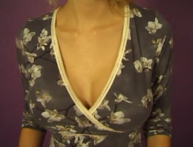 Gazongas: La bellezza bionda con tette enormi mostra il suo corpo...