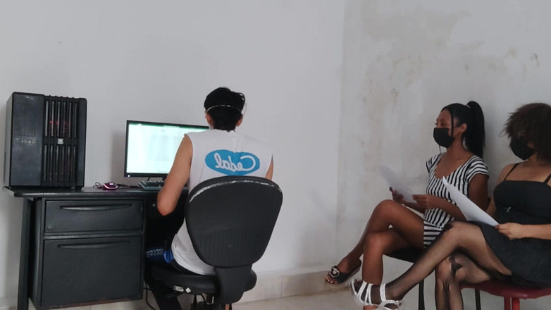 NEGRITA SEXY: Руководитель отдела кадров соблазняет новых удаляющейся секретарш