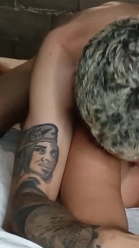 Saya meletakkan pelacur sepupu saya untuk katil ekor untuk mengongkeknya