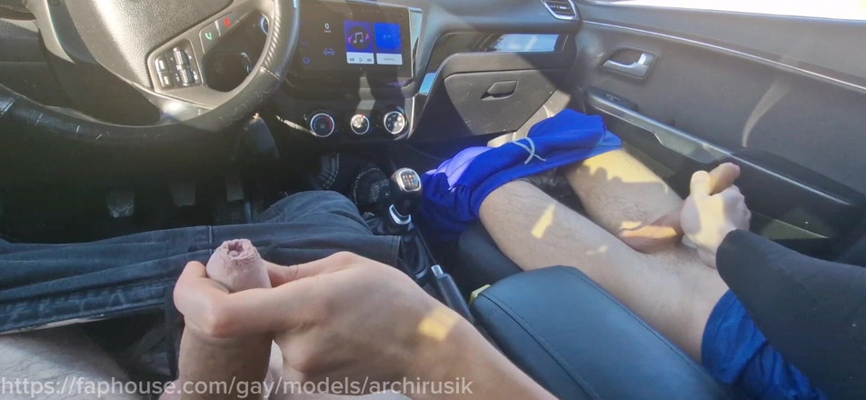 ArchiRusik: Am smuls în secret o pulă mare unui student în timpul unei...