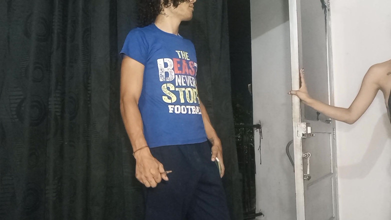 gledyxxx: Моя маленька зведена сестра була дуже збуджена, коли востаннє бачила, як я трахаю нашу мачуху, і тепер вона хоче, щоб я трахнув її пизду