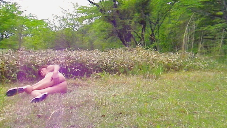 Pai-chan: パイちゃんの春の公園での喜びの露出