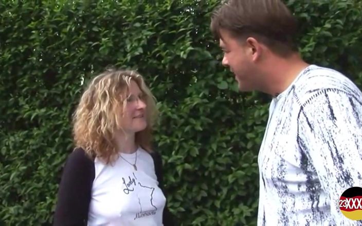 123XXX - Fucked Amateurs in Germany!: Blond milf w okularach chce go tam i teraz