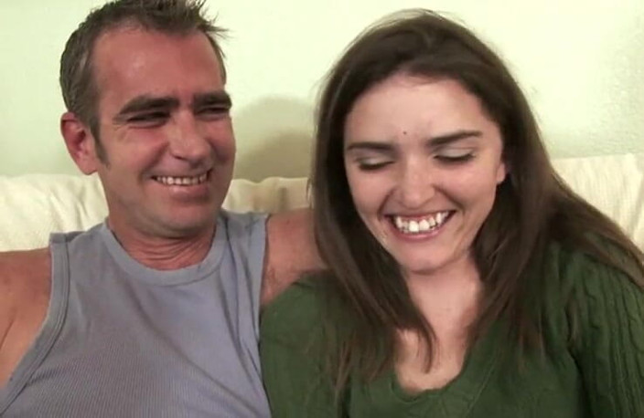 Dirty Stepdaughter: La piccola mora viene sbattuta nella sua figa stretta