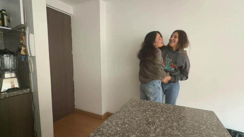 scarlettandc: Лесбійка домінує надо мною перед тим, як я йду на роботу