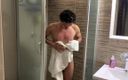 The hook 305: Str8 Messenger Comes to My House to Take a Shower...