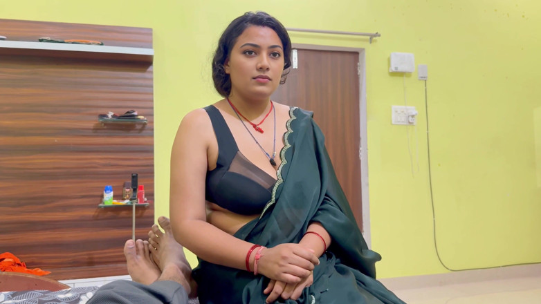 Hotty_ragini: Tetas grandes de mucama india follada por gran polla de...