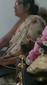 siddhant ne desi shikshak ko lesbiyan chhaatr ke saath vidiyo prooph ke saath chudaee karte hue pakra