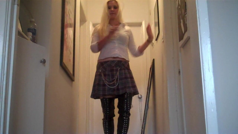 Cryptostudios: Tabitha - Ballbusting 240