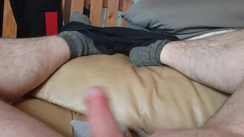 Pellefnatt: A mi amigo le encanta jugar con su polla mientras...