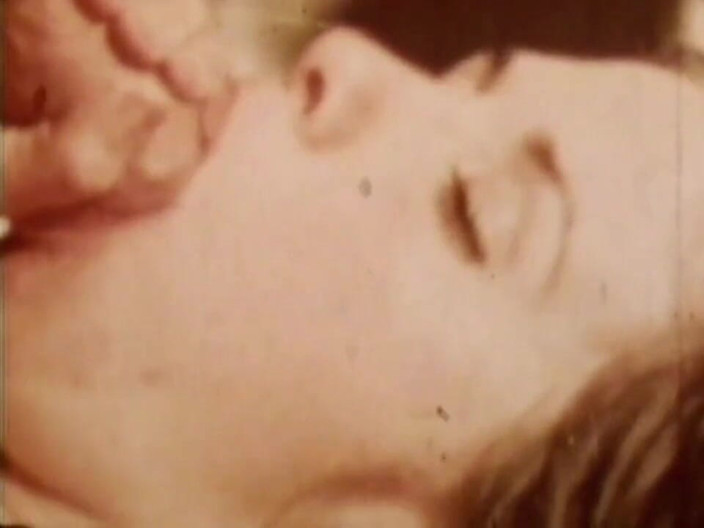Vintage Usa: She takes the big cock and smiles