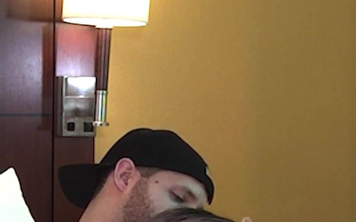 Jake Grand the man: Jade Madison, tapette gothique, s’enfile une bite au fond de...