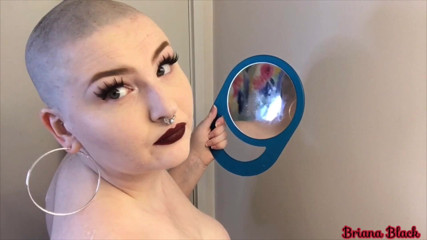 Briana Black: Плавне гоління голови на замовлення