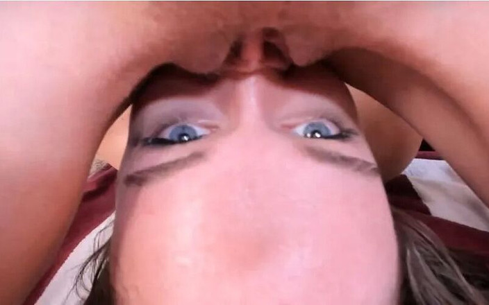 MargoAlisa: Amcığın derinliklerinde yüzlere ve burunlara işiyor