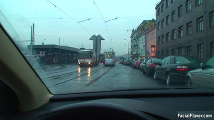 Facial flavor: Aneta ama il sesso in macchina a Praga