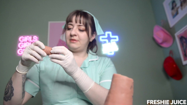 Freshie juice: Sadist hemşire acımasızca penisini çıkarıyor aşırı tılsmını