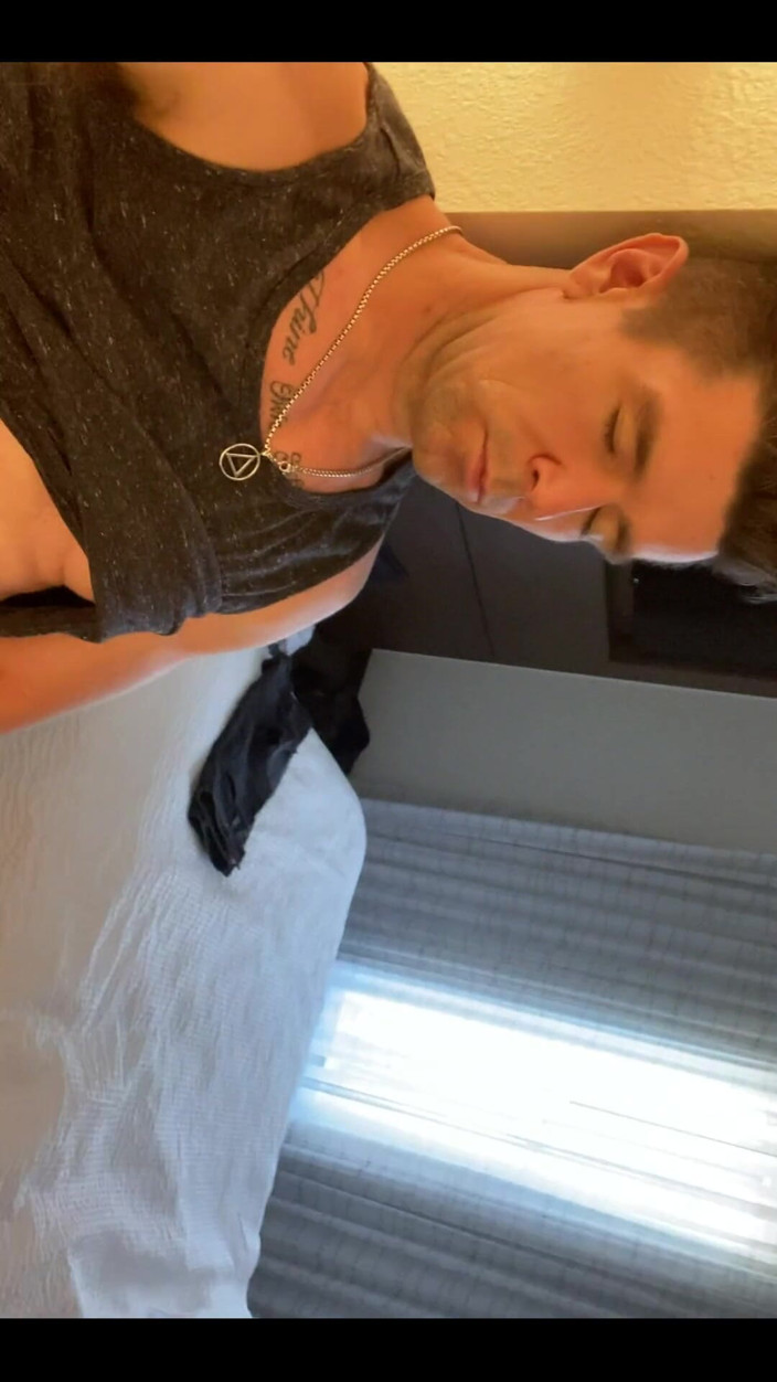 Trenton Ducati: 그냥 지금 나는 누군가가 그것을 핥기 위해 여기에 있었으면 좋겠다.