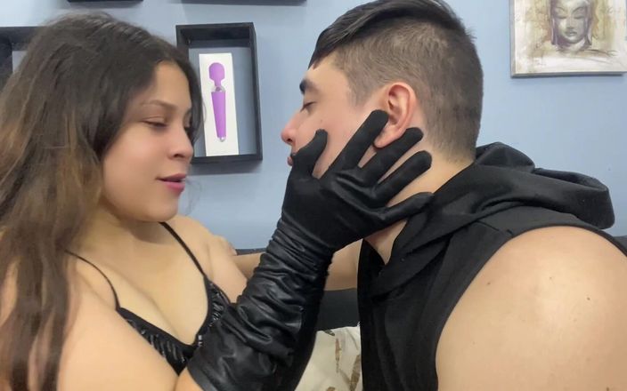 Tina and edward: Hot Kisses