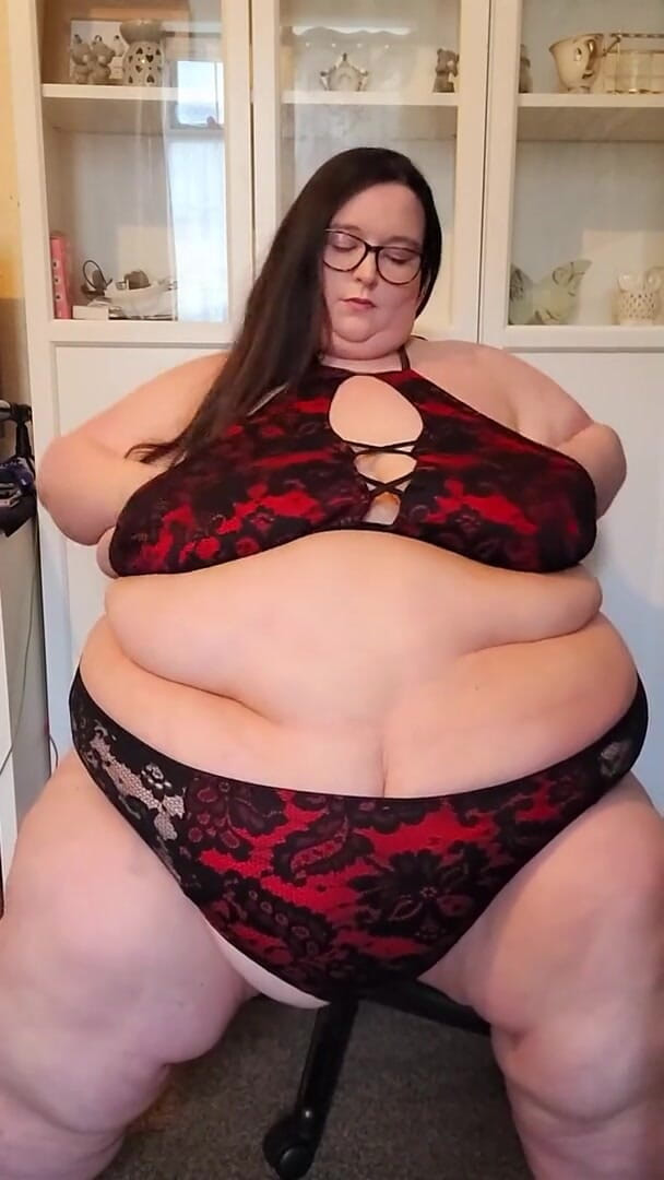 SSBBWLadyBrads: Fat booty goddess