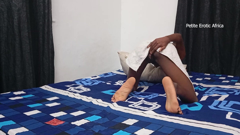 Petite Erotic Africa: Dientot habis-habisan dan dientot habis-habisan