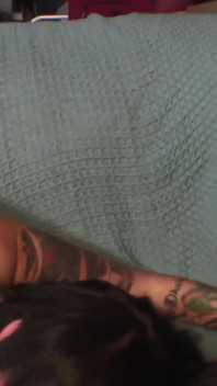 Daisy Sparks tiener zuigt en neukt in interraciale seks voor haar creampie