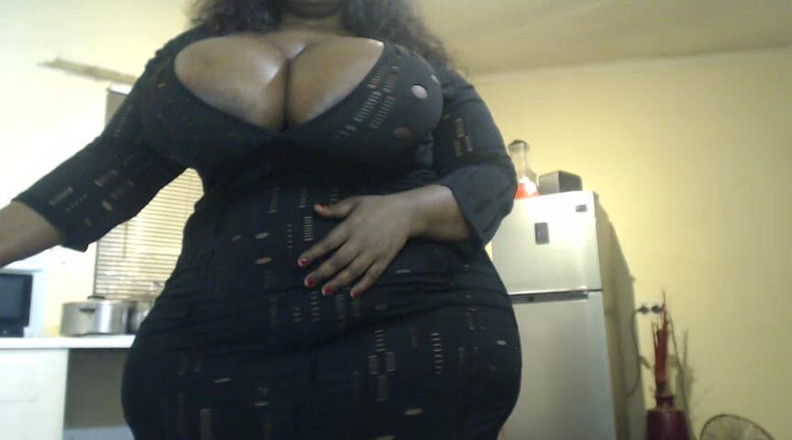 Legendary Booty Overdose: Madura grandota sacudiendo su jugoso gordo