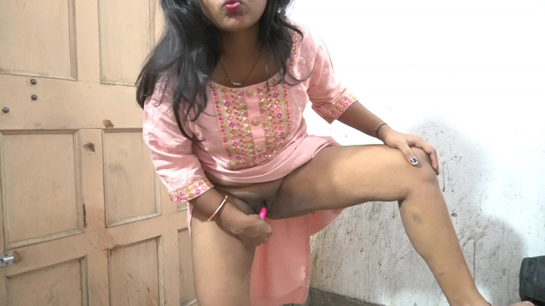 Mumbai Ashu: Single Ladaki Ne Apana Chut Ka Garmi Mitaya