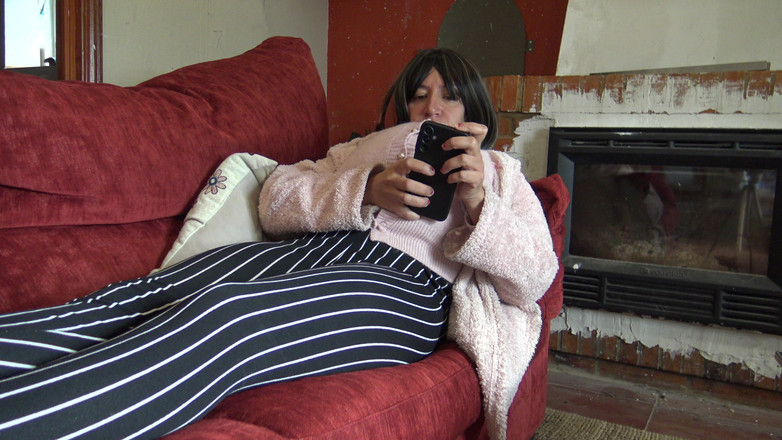 Stepmom Susan: उत्तेजित गर्भवती चोदने लायक मम्मी सौतेले बेटे को अपनी बालों वाली चूत के अंदर वीर्य निकालने देती है