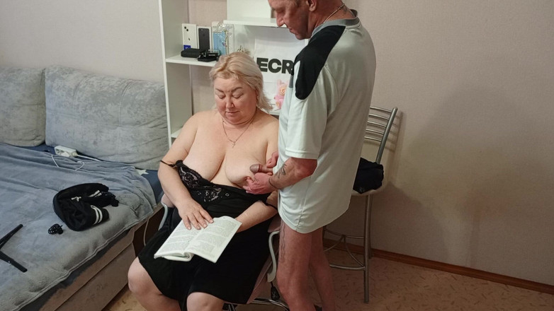 Zona901: Me masturbo la polla, me follo a mi madrastra en...