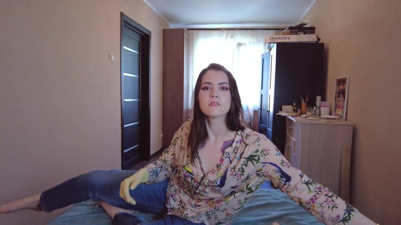 Stacy Moon: 被迷住一个愚蠢的吮吸鸡巴的荡妇
