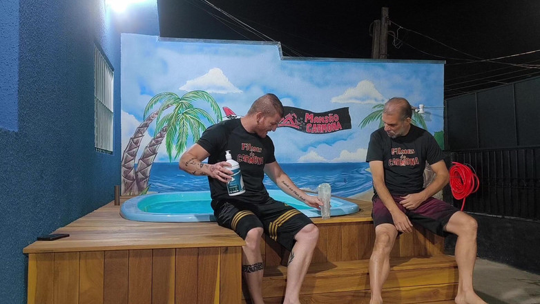 carmonaoficial: Konečně si Carmona a její nevlastní otec navzájem vzali ptáka