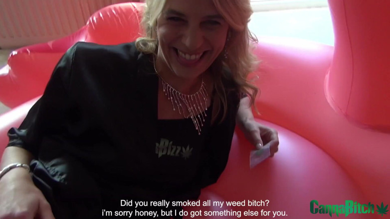 Cumbizz: Blonde Milf loves deepthoating BBC