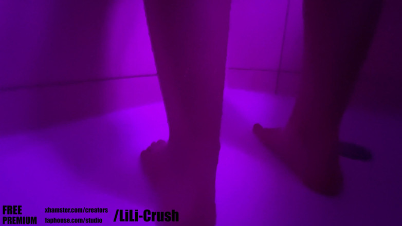 Lili Crush: Duşta amımı okşameyi gerçekten seviyorum